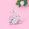 Zinc Alloy Flower Crystal Rhinestone Brooch for Woman